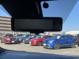 インテリジェントルームミラーは車両後方の状況を映像で映し出してくれます!後席に人が乗っていて見づらい時や荷物で後ろが見えない時も安心です!