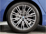【BMWアロイホイル】軽量かつ強度に拘ったアロイホイル。走行性能ポテンシャルを引き出す設計。車の足元を引き締めてくれる大きなポイントはアロイホイルです。