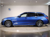 【拘りのFR】BMWが多く採用するFR車。ダイレクトでスポーティな加速感・シャープなハンドリングを実現。縦置きエンジンレイアウトにより、フラットで上質な乗り味です。