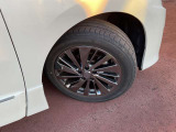 225/55R18タイヤ&専用18インチアルミホイールです。スタッドレスタイヤや各種オプションのご注文も承っております(^^)!