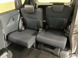 【スライドシート】後席にもスライド機構があることで、細やかに荷室スペースを確保!日常の様々なシーンに対応します♪
