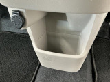 【インパネロアボックス】インパネの中央下部にはボックスが装備されております。CDの収納やゴミ箱として使用すれば車内空間がきれいに保たれます♪