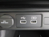 便利なUSBジャック・12V電源ソケットも付いています。周辺機器の充電にご利用頂けます。