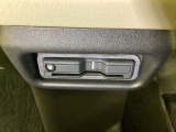ETCがついています。高速道路の料金所の通過も楽々です。 カードの取り出しもしやすい場所についています。