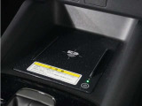 ◆ワイヤレス充電器◆ワイヤレス充電対応のスマートフォンを置くだけで充電が可能でとても便利な機能です。