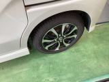 ☆お車についた傷やヘコミ、事故の修理もハヤシにお任せください。自社鈑金工場で修理ができますの安心です☆