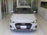 先代からデザインが変らないシングルフレームグリルです。全車同じデザインで統一感があり、Audiのアイコンの一つです。