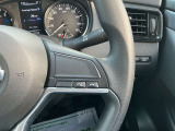 ステアリングに運転中に電話応対可能なスイッチがあるので運転中手が離せない場面でも通話できちゃいます!!