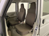 厚みがあって、座り心地のいいシート。運転席も助手席もリラックスしてゆったりと座れます♪