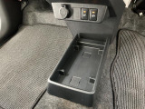 【センターフロアトレイ】ボックスティッシュを置いた下にも携帯電話などを収納できる空間が設けられております♪