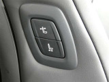 助手席もパワーシート付です。運転席からは、助手席肩口パワーシートスイッチで助手席シートの操作が手軽にできます。