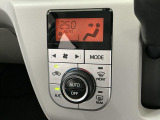【オートエアコン】AUTOボタンを押してお好みの温度を設定!快適な室温でドライブをお楽しみいただけます♪