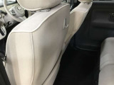買い物袋を吊り下げるフックを装備