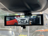 【インテリジェントルームミラー】車両後方のカメラ映像がミラー(液晶画面)に写るので、後席の人や荷物が写りこみません。夜間や悪天候でも視界が良好です♪