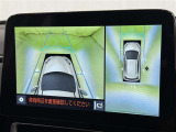 パノラミックビューモニターを装備。駐車場や交差点でクルマを真上から見るように周囲を確認できます。機能の詳細は販売店スタッフまでおたずねください。