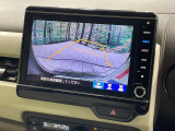 【バックカメラ】駐車時に後方がリアルタイム映像で確認できます。大型商業施設や立体駐車場での駐車時や、夜間のバック時に大活躍!運転スキルに関わらず、今や必須となった装備のひとつです!