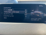 【アダプティブ・LED・ヘッドライト】 ハイ/ロー/ワイドの3種類のLEDライトを常に最適な配光に自動制御します。対向車や歩行者には照射せず、必要な部分にだけ光を当てます。