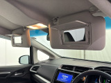 ★【あると便利な装備】運転席・助手席サンバイザー&ミラー+マップランプが装備されています