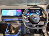 【ハンドル】ドライバーとBMW車の一体感がダイレクトに伝わるステアリングホイール。形状・太さへの拘りに加えて、操作性を高める為にスイッチ類も配置。クイックかつ安定のドライビングを体感下さい!