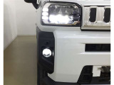 LEDヘッドライトです。デザイン性がよくとても明るいので、夜間の走行や悪天候でも安心です。しかも長寿命!