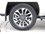 タイヤサイズ(265/55R19)です。