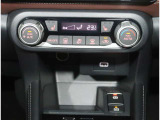 車内の温度を快適に保つ【オートエアコン】です。