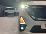 夜間走行の様々な局面に対し、LEDヘッドランプで視認性をしっかり確保。ハロゲンヘッドランプのおおよそ2倍の光量で、広範囲に明るくドライバーをサポートしてくれます。