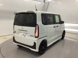 リアはプライバシーガラス付です。見た目もかっこいいですよね。また、太陽光を防ぐので冷房の効きを良くする効果もあるんです。エアコンを控えめにすれば燃費向上も見込めますよ。