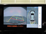 パノラミックビューモニター付きです。車両を上から見たような映像をディスプレイオーディオ画面に表示。運転席からの目視だけでは見にくい、車両周辺の状況をリアルタイムでしっかり確認できます。
