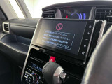 ナビの上にある小さなディスプレイは、メンテナンスや時間等さまざまな運転の情報を表示できます!