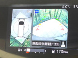 【アラウンドビューモニター】専用のカメラにより、上から見下ろしたような視点で360度クルマの周囲を確認することができます☆死角部分も確認しやすく、狭い場所での切り返しや駐車もスムーズに行えます。