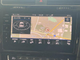 タッチスクリーンを採用。従来のナビゲーションシステムの域を超える、車両を総合的に管理するインフォテイメントシステムです。