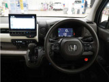 運転にかかわる様々な操作を安全に行えるように視点移動が少なく、操作性に配慮されたスイッチ類が凝縮されたコクピットです。