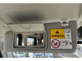 急いで外出!!そんな時でも降車前にササっと身だしなみをチェック!あると便利な装備品です。