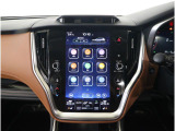 11.6インチの縦型ディスプレイに、ナビゲーション機能をはじめ、エンターテインメント、車両情報、エアコン操作、各種設定などを集約。タブレットのような感覚で、直感的に操作できます。