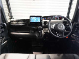 ◆インテリアパネル◆視界広々で非常に運転しやすくロングドライブでも疲れを感じさせないすっきりとまとまったインパネ周りです。