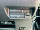 運転席右側に各種スイッチが集約されています!!