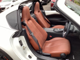 TCS(トラクションコントロールシステム)&DSC(横滑り防止機構)やBSM(隣車線上の側・後方からの車両接近を通知)、LDWS(車線逸脱警報システム)で安全運転をサポート!