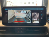 見やすいバックモニターは駐車の際に役立てていただけます。