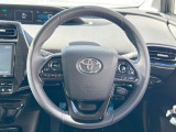 【純正革巻きステアリング】上質な革を使用することで、手にしっかり馴染みとても運転しやすいハンドルです♪