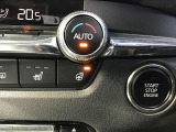 ステアリングヒーター付きで寒い朝もあったかです。