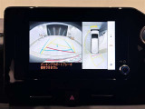 パノラミックビューモニター付きです。車両を上から見たような映像をディスプレイオーディオ画面に表示。運転席からの目視だけでは見にくい、車両周辺の状況をリアルタイムでしっかり確認できます。