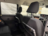 運転席後ろ側です。