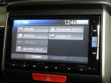 ナビゲーションは純正メモリーナビ(VXM-142VFi)を装着しております。AM、FM、CD、DVD再生、Bluetooth、フルセグTVがご使用いただけます。初めて訪れた場所でも安心ですね!