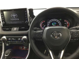 とっても見やすいメーターです。夜間時はラグジュアリーな気分にさせてくれる照明が魅力ですので、夜のドライブも楽しみになりますよ♪