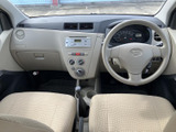 運転席からの操作がしやすい位置に、オーディオが配置されています。快適なドライブをサポートする、使い勝手の良い空間です。お気に入りの音楽を楽しみましょう。