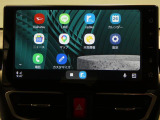 【スマホ連携アプリ画面】普段お使いのアプリを車載の大画面上でスムーズに操作可能。ハンズフリー通話や音楽再生など、運転中も安全にスマートな連携機能を活用できます。