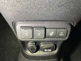 スイッチひとつでシートがすぐに温まり、寒い季節も快適。運転席と助手席に装備されています。