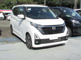 ご愛用車にはボディのガラスコ-ティングをお勧めします。強固なガラス被膜とフッ素化合物被膜を形成することで汚れをつきにくくし、輝きを保護致します。