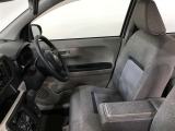 高いホールド性で運転姿勢が安定します。長距離ドライブでも疲れにくいのが魅力です。快適なドライビングライフをお送りください♪